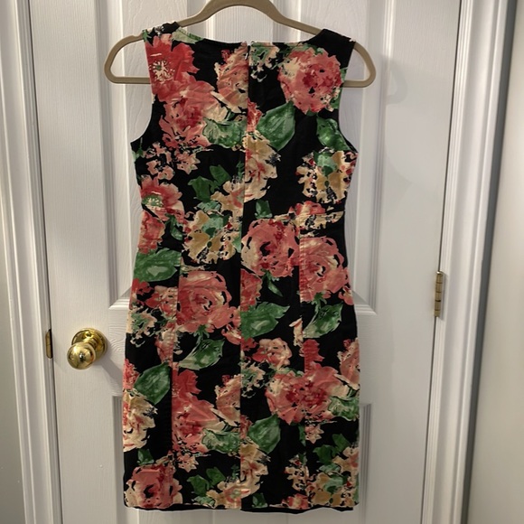 Talbot Sheath Dress size 2 Petites. Black floral V-neck sleeveless stretch dress - Picture 6 of 9